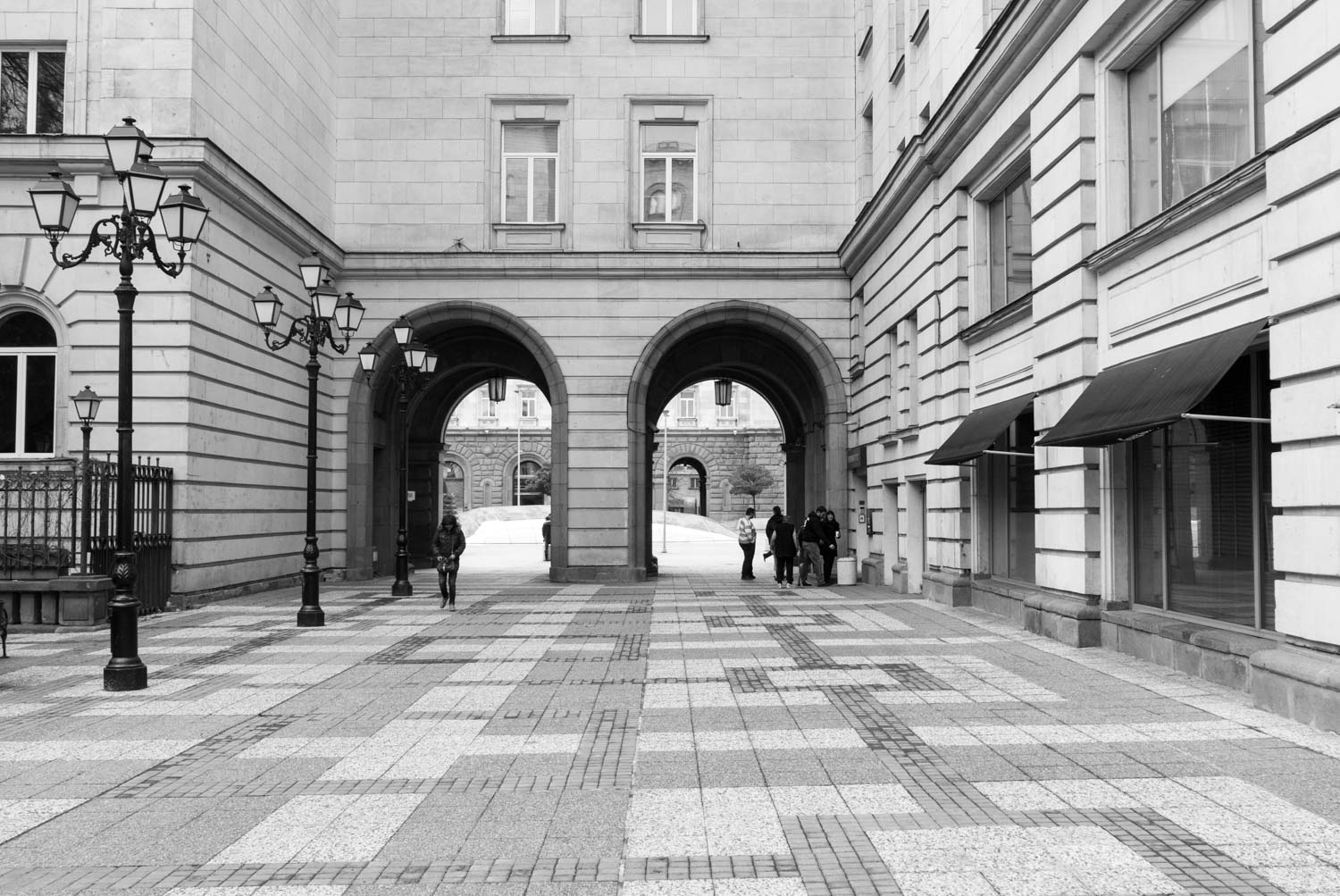 shooting street photography with Leica D-Lux type 109