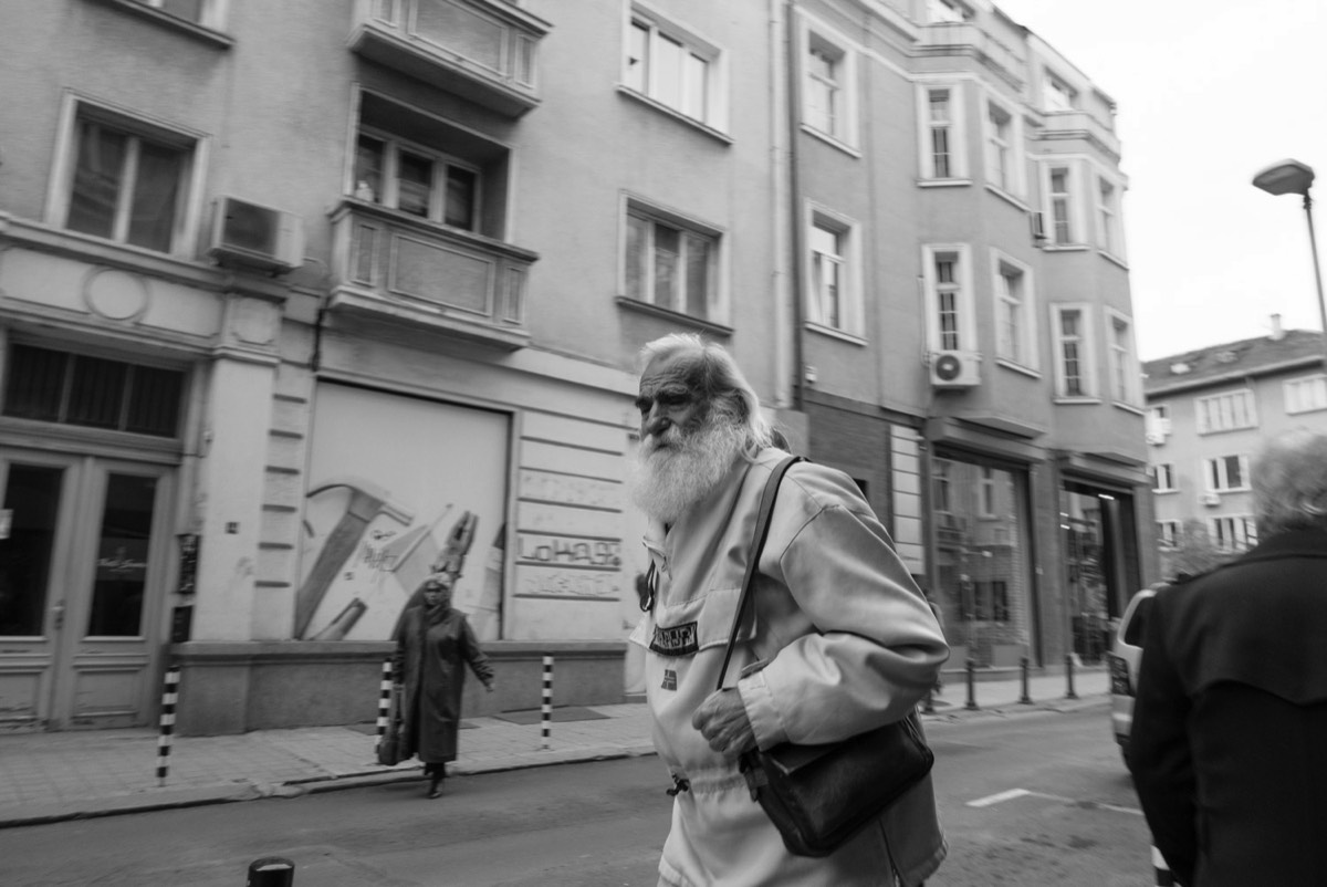 street photography with Leica D-Lux 109