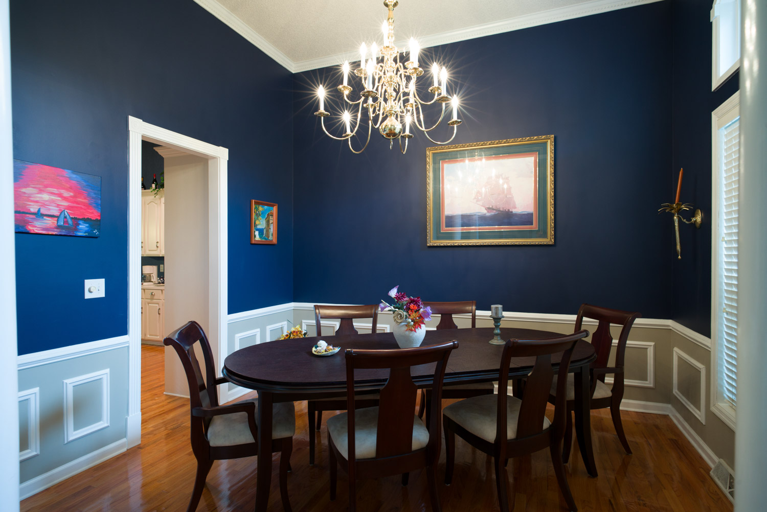 Dinning room airbnb commission shot